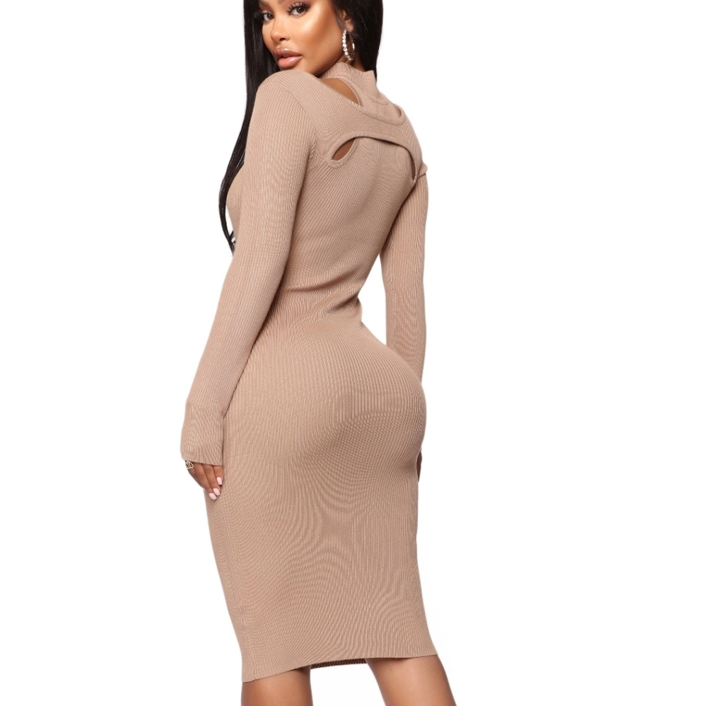 (NWT.) BODYCON DRESS - Picture 2 of 2